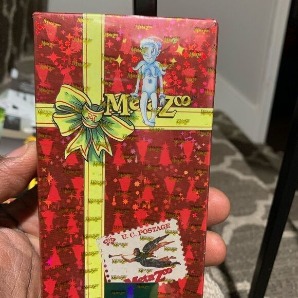 MetaZoo Cryptid nation Comes with 5 different wrapping papers,& 5 packs of cards - Picture 7 of 8